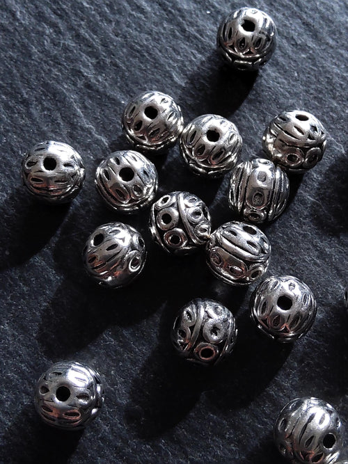10 or 50 Antique Silver Tone Alloy 8mm Ball Beads Solid Round Patterned. Hole: 1mm Nickel FREE - ContentedCatz