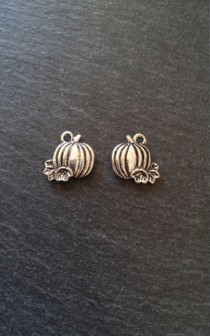 4 or 20 Pumpkin Charms Antique Silver Tone 17x17x3.8mm