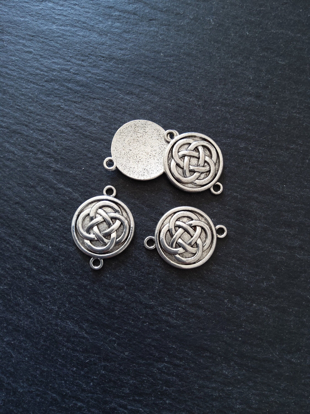 8 or 40 Celtic Knot Connector Charms Antique Silver Tone Round 27x20mm