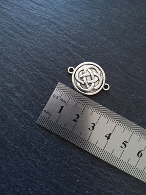 8 or 40 Celtic Knot Connector Charms Antique Silver Tone Round 27x20mm