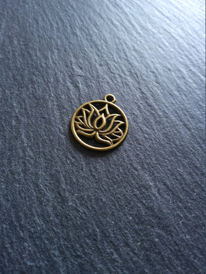 8 or 40 Round Lotus Flower Charms Antique Bronze Tone 22x19mm