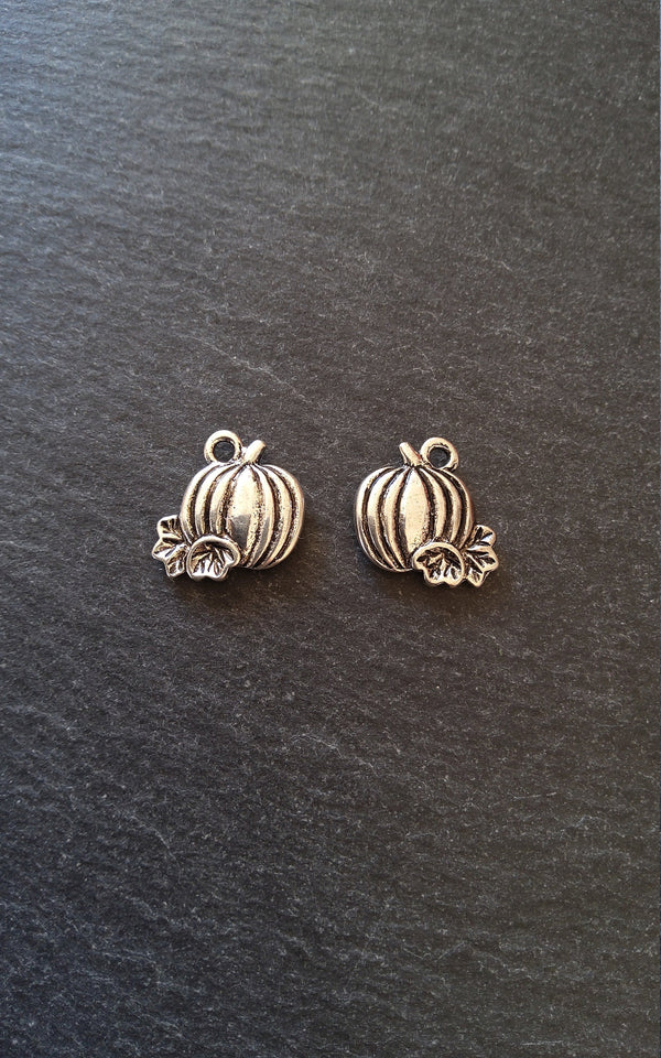 4 or 20 Pumpkin Charms Antique Silver Tone 17x17x3.8mm