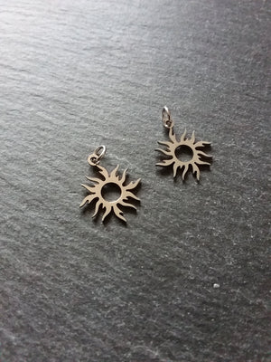 2 or 10 Stainless Steel Sun Charms Flat 17x16x1mm