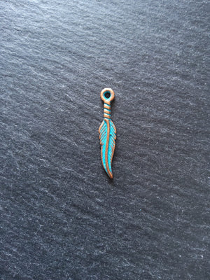 4 or 20 Antique Copper Feather Charms with Blue Patina 27x5x1.8mm - ContentedCatz