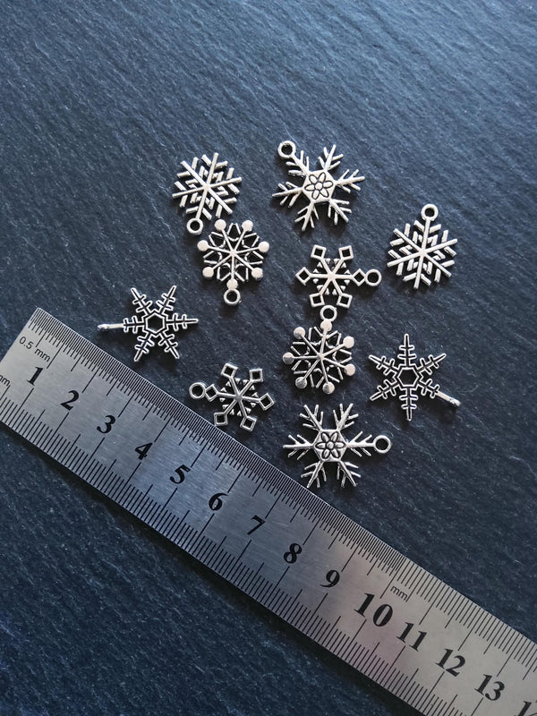 10 or 50 Mixed Snowflake Charms Antique Silver Tone Alloy 11x8mm