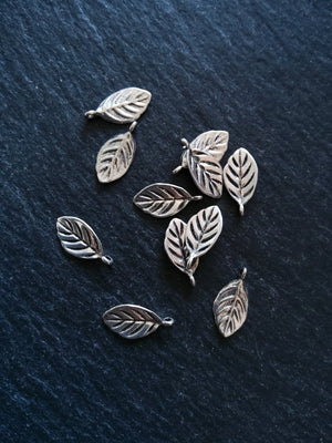 20 or 100 Leaf Charms Antique Silver Tone Alloy 16x8x1mm Nickel FREE - ContentedCatz