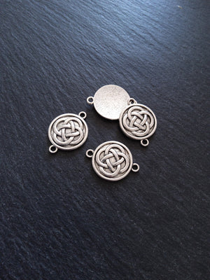 8 or 40 Celtic Knot Connector Charms Antique Silver Tone Round 27x20mm