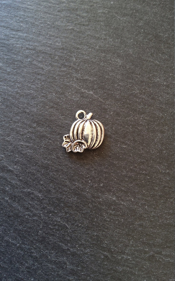 4 or 20 Pumpkin Charms Antique Silver Tone 17x17x3.8mm