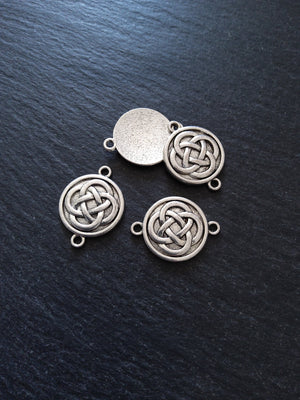 8 or 40 Celtic Knot Connector Charms Antique Silver Tone Round 27x20mm