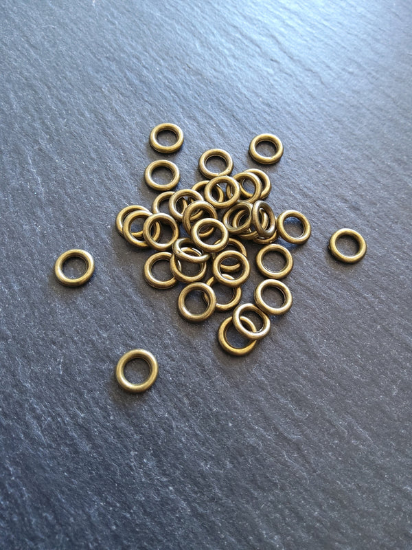 80 or 400 CLOSED 8mm Jump Rings Antique Bronze Tone Alloy 1.5mm (15 gauge)