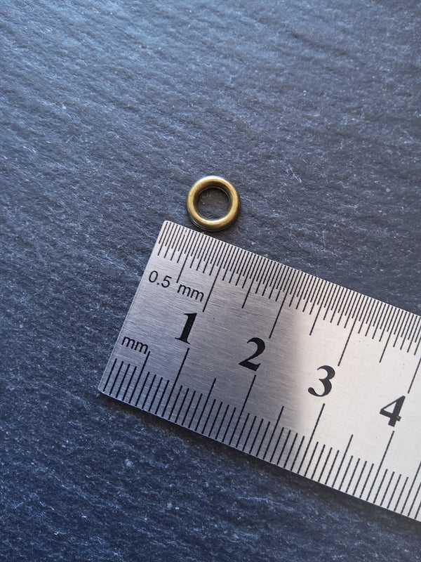 80 or 400 CLOSED 8mm Jump Rings Antique Bronze Tone Alloy 1.5mm (15 gauge)