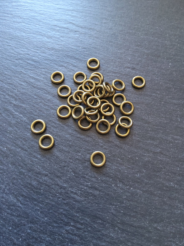 80 or 400 CLOSED 8mm Jump Rings Antique Bronze Tone Alloy 1.5mm (15 gauge)