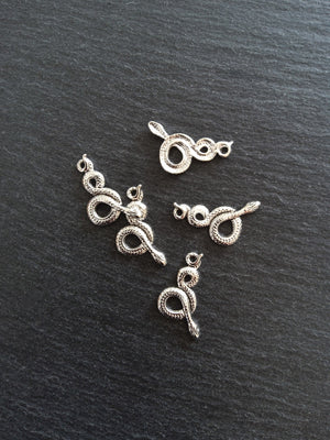 Antique Silver Tone Alloy Snake Charms 31x16mm