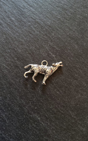 5 or 25 Howling Wolf Pendant Charms Antique Silver Tone 25x18mm