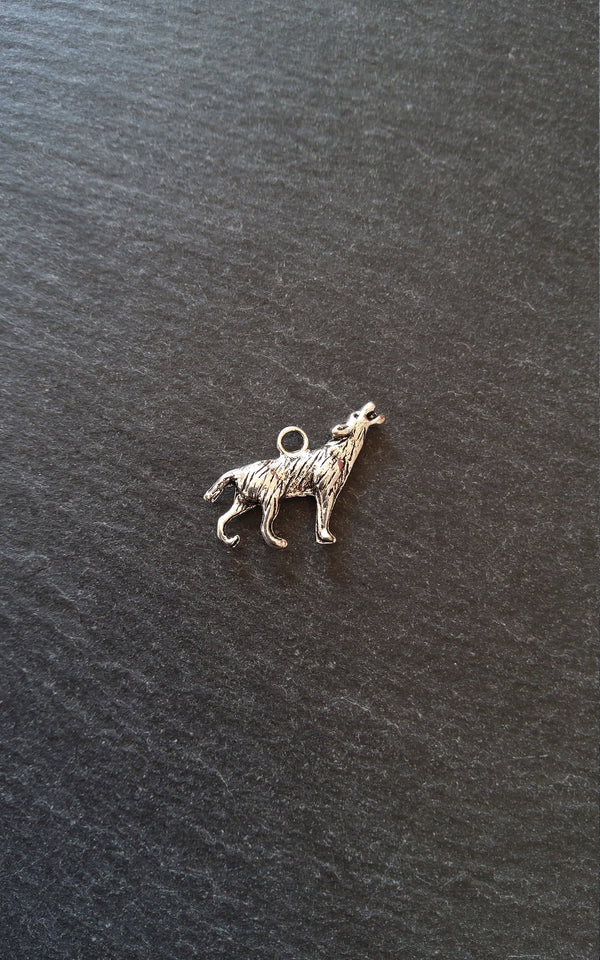 5 or 25 Howling Wolf Pendant Charms Antique Silver Tone 25x18mm