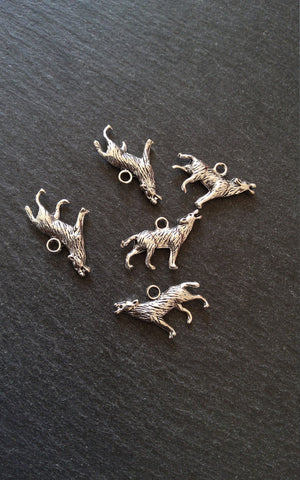 5 or 25 Howling Wolf Pendant Charms Antique Silver Tone 25x18mm