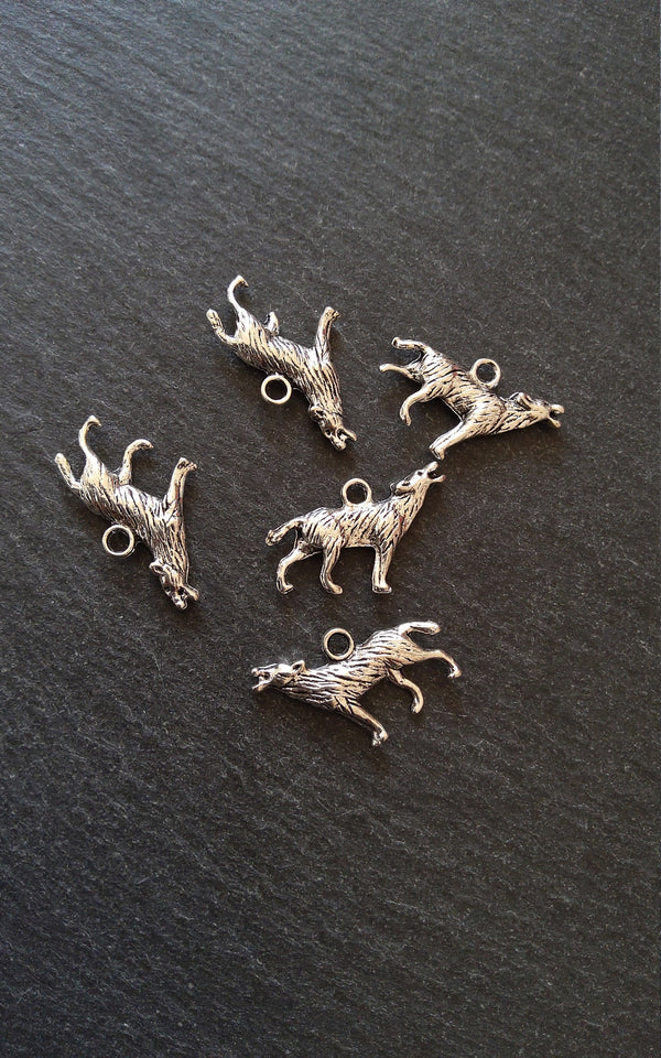 5 or 25 Howling Wolf Pendant Charms Antique Silver Tone 25x18mm