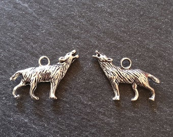 5 or 25 Howling Wolf Pendant Charms Antique Silver Tone 25x18mm