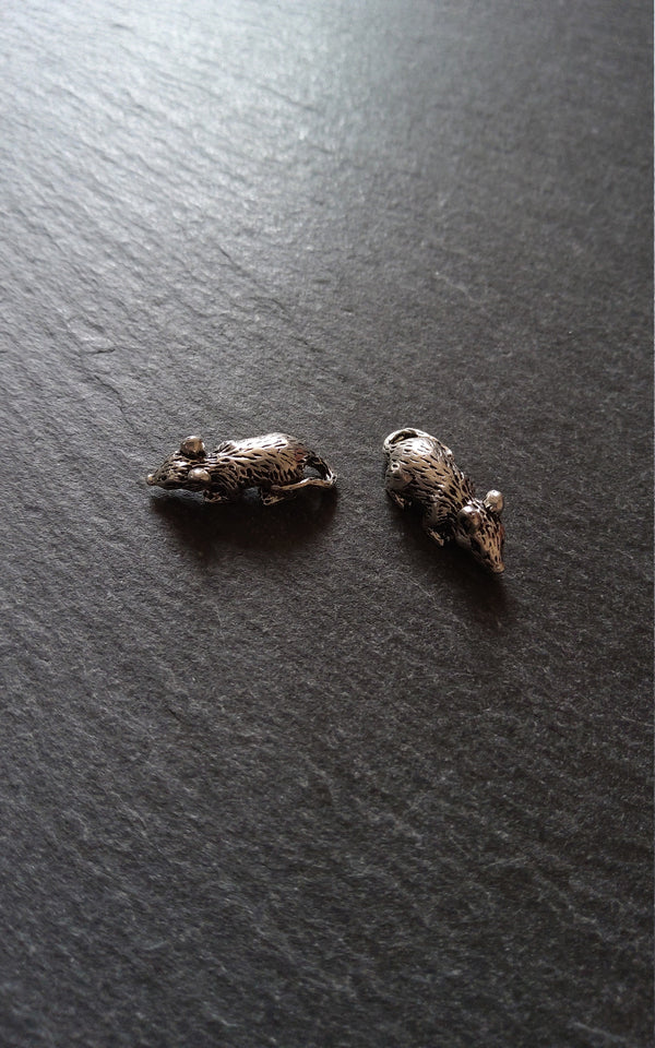 4 or 20 Mouse Charms Antique Silver Tone 19x7x7mm
