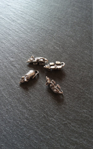 4 or 20 Mouse Charms Antique Silver Tone 19x7x7mm