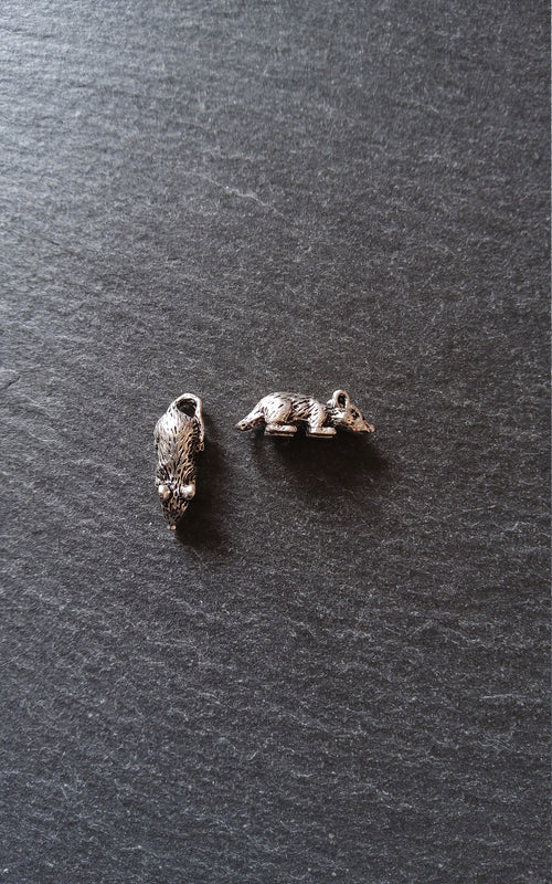 4 or 20 Mouse Charms Antique Silver Tone 19x7x7mm