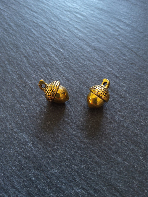 6 or 30 Acorn Charms Antique Gold Tone Solid Metal Alloy 14x10mm