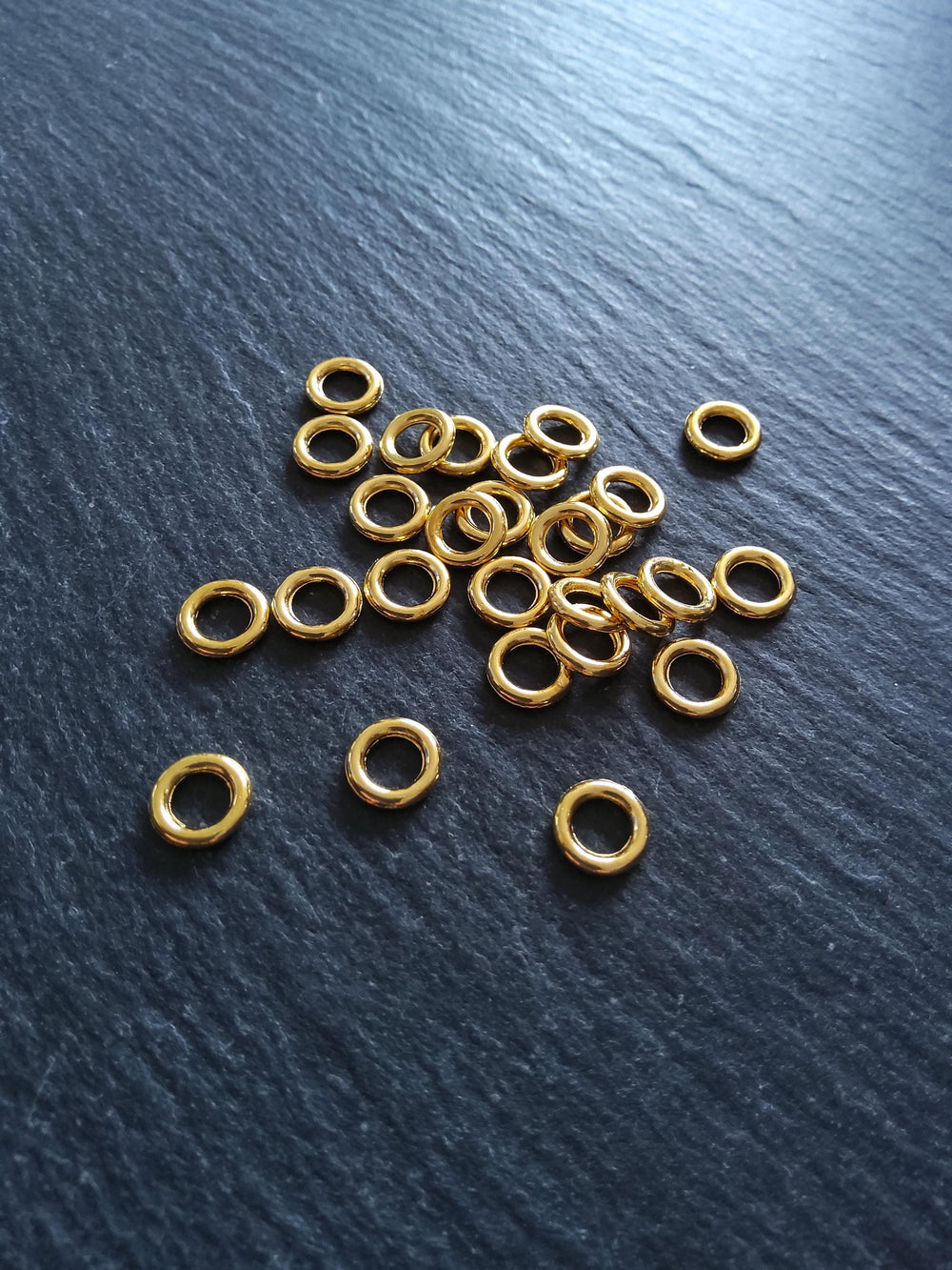 80 or 400 CLOSED 8mm Jump Rings Bright Gold Tone Alloy 1.5mm (15 gauge) Hole: 5mm Nickel FREE
