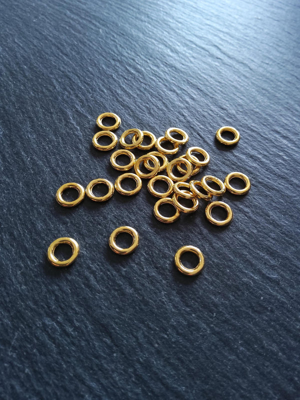 80 or 400 CLOSED 8mm Jump Rings Bright Gold Tone Alloy 1.5mm (15 gauge) Hole: 5mm Nickel FREE