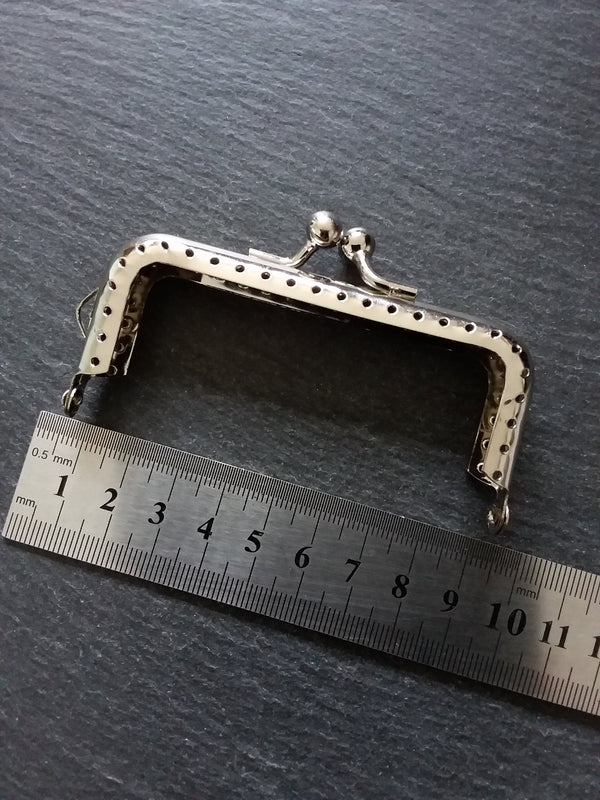 Bright Silver 8.9cm Metal Frame Kiss Clasp Rectangle For Purse or Bag ( 3 4/8 inch )