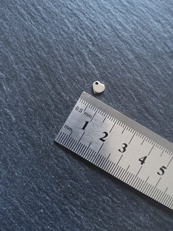 20 or 100 Stainless Steel Tiny Flat Heart Charms 6x5x0.9mm