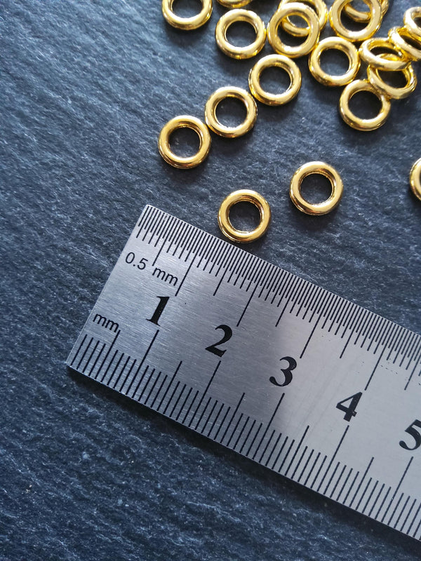 80 or 400 CLOSED 8mm Jump Rings Bright Gold Tone Alloy 1.5mm (15 gauge) Hole: 5mm Nickel FREE