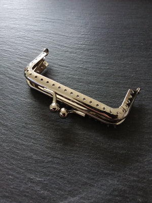 Bright Silver 8.9cm Metal Frame Kiss Clasp Rectangle For Purse or Bag ( 3 4/8 inch )