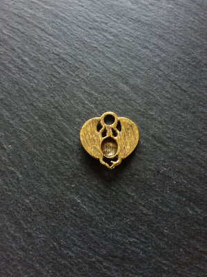 4 or 20 Egyptian Scarab Beatle Pendant or Charms Antique Gold Tone  27x26mm