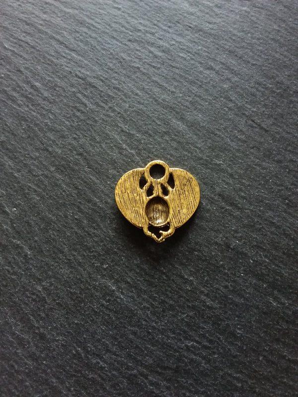 4 or 20 Egyptian Scarab Beatle Pendant or Charms Antique Gold Tone  27x26mm