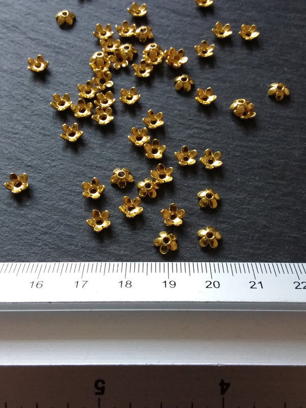 100 or 400 Flower Bead Caps 6mm Bright Gold Plated Alloy. Hole: 1mm