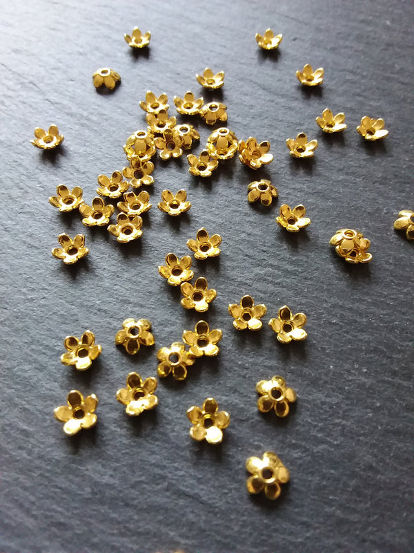 100 or 400 Flower Bead Caps 6mm Bright Gold Plated Alloy. Hole: 1mm