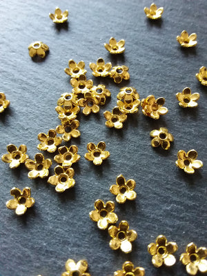 100 or 400 Flower Bead Caps 6mm Bright Gold Plated Alloy. Hole: 1mm