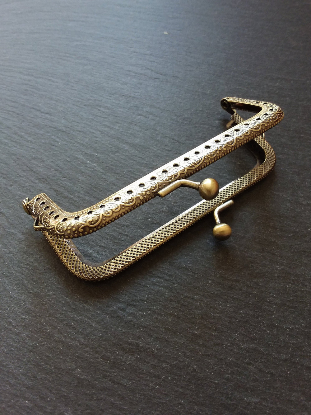 Antique Bronze 10.7cm Patterned Purse or Bag Frame Metal Kiss Clasp Rectangle - ContentedCatz