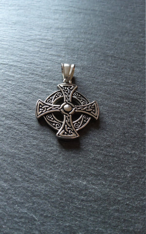 Celtic Knot Cross Round Pendant Stainless Steel 31x27x4mm - ContentedCatz