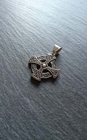Celtic Knot Cross Round Pendant Stainless Steel 31x27x4mm - ContentedCatz