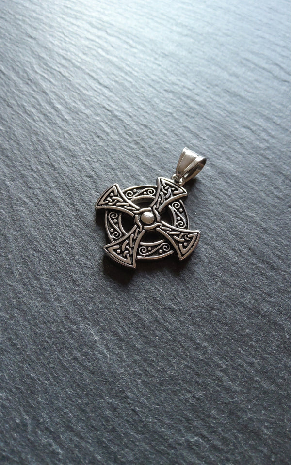 Celtic Knot Cross Round Pendant Stainless Steel 31x27x4mm - ContentedCatz