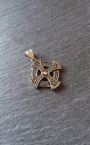 Celtic Knot Cross Round Pendant Stainless Steel 31x27x4mm - ContentedCatz