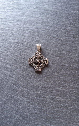 Celtic Knot Cross Round Pendant Stainless Steel 31x27x4mm - ContentedCatz