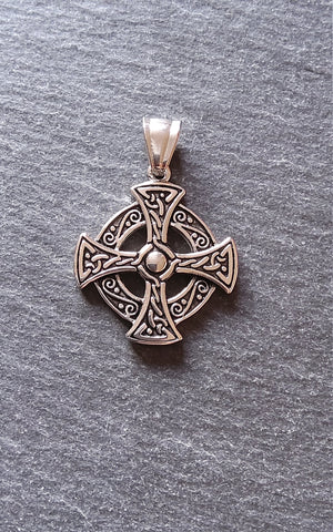 Celtic Knot Cross Round Pendant Stainless Steel 31x27x4mm - ContentedCatz