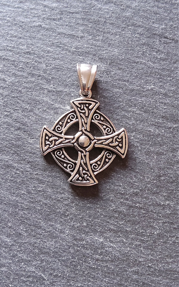 Celtic Knot Cross Round Pendant Stainless Steel 31x27x4mm - ContentedCatz