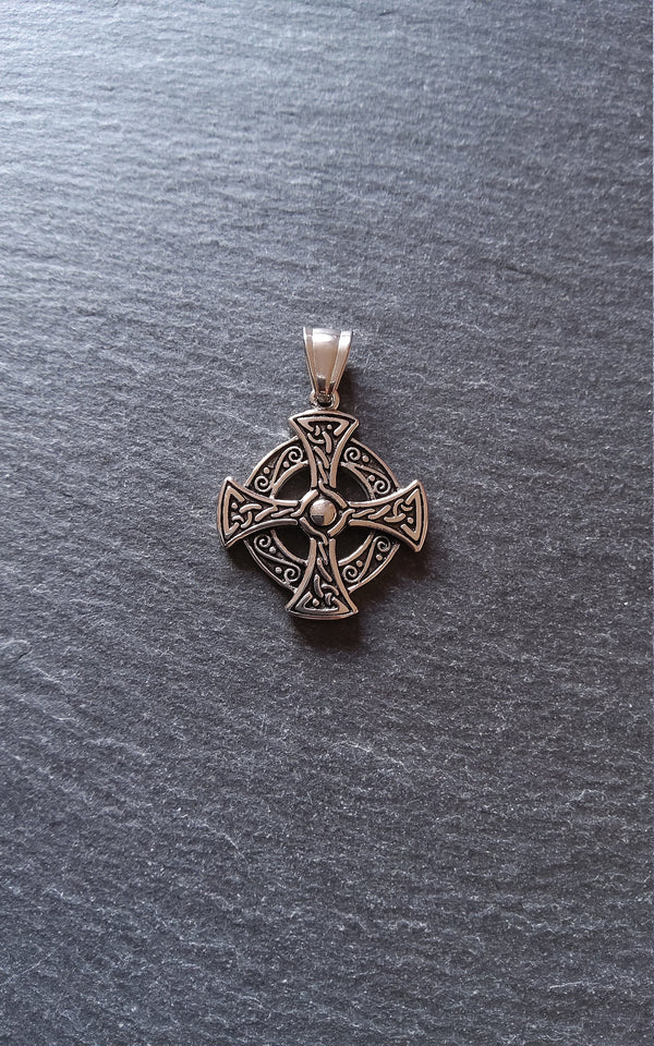 Celtic Knot Cross Round Pendant Stainless Steel 31x27x4mm - ContentedCatz