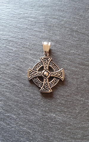 Celtic Knot Cross Round Pendant Stainless Steel 31x27x4mm - ContentedCatz