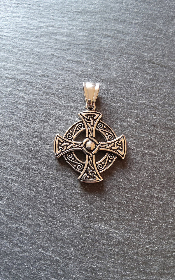 Celtic Knot Cross Round Pendant Stainless Steel 31x27x4mm - ContentedCatz