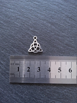 20 or 100 Triquetra Celtic Knot Charms Antique Silver Tone Alloy 15x17mm