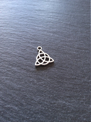 20 or 100 Triquetra Celtic Knot Charms Antique Silver Tone Alloy 15x17mm